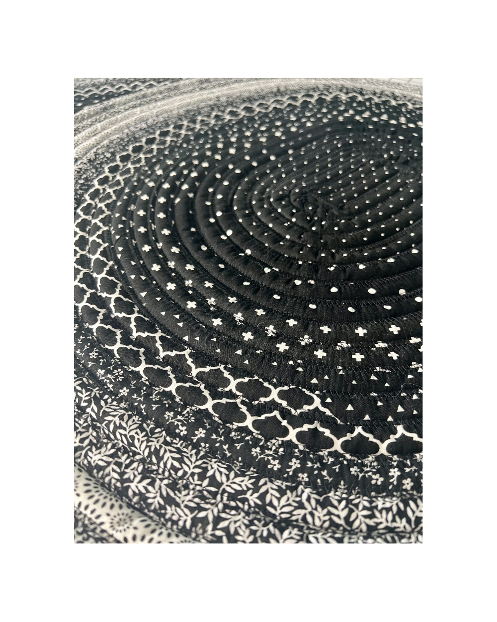 Elegant Swirl Mini Jelly Roll Rug